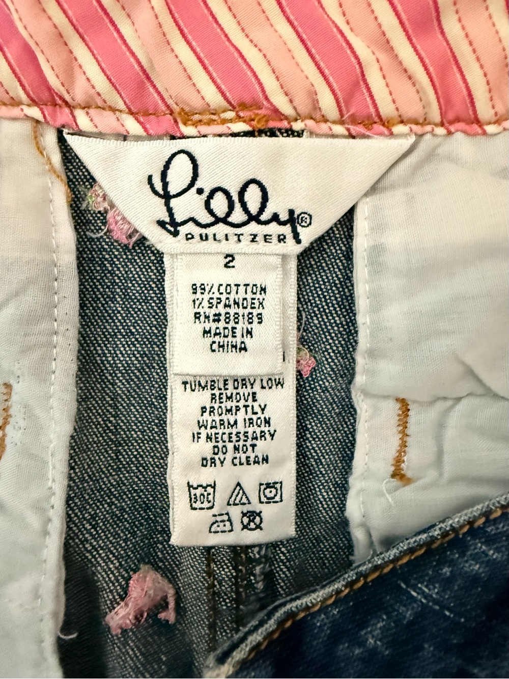 Vintage Lilly Pulitzer Blue Denim Mini Skirt with Pink Embroidered Whale Motifs - Picture 5 of 6